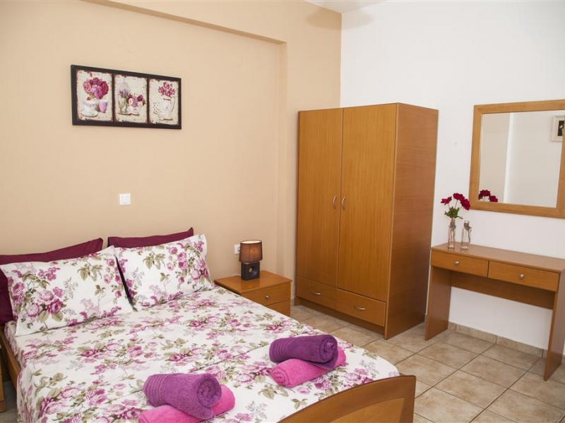 Apartment for 5 persons (1 double bed + 2 single beds + Sofa)