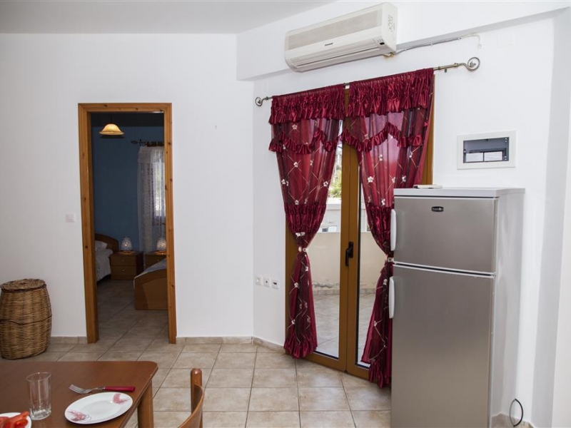 Apartment for 5 persons (1 double bed + 2 single beds + Sofa)